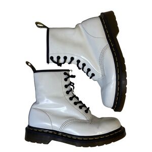 Dr Martens 1460 White Leather Combat Boots Women’s 7 | Iconic 8-Eye Style